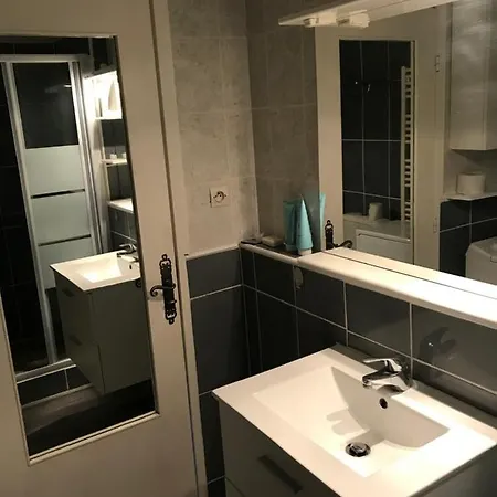 Centre Garibaldi Port Apartment