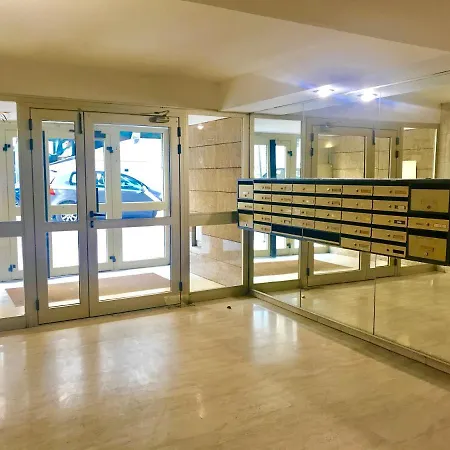Centre Garibaldi Port דירה